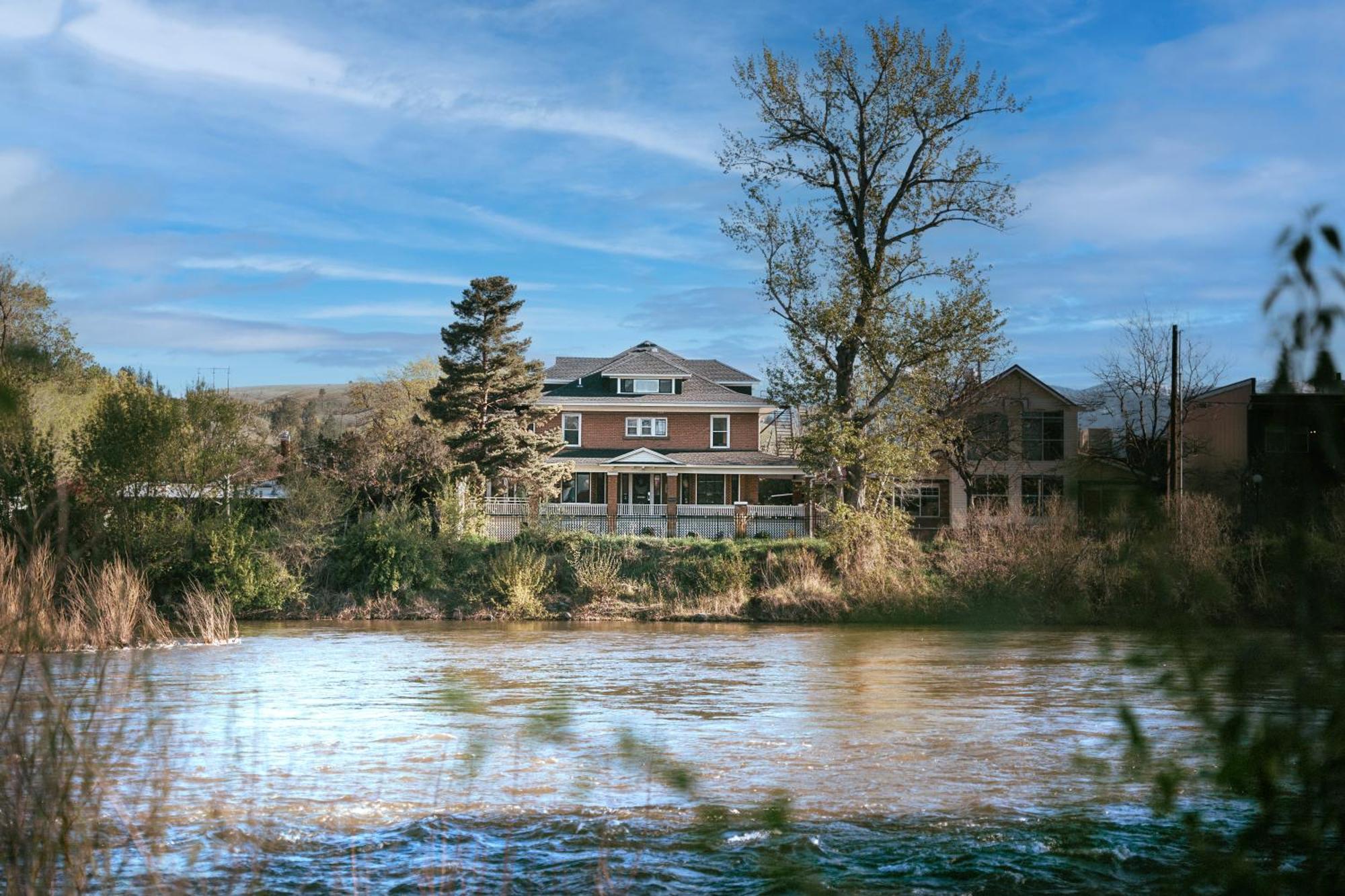 Goldsmith's River Front Mini-hôtel 2*